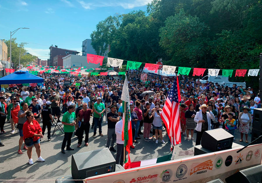 Miles de poblanos en Nueva York participan en las Fiestas Patrias
