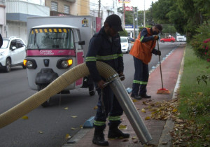 Dan mantenimiento a ciclopista y avenida de la 14 Sur de Puebla capital