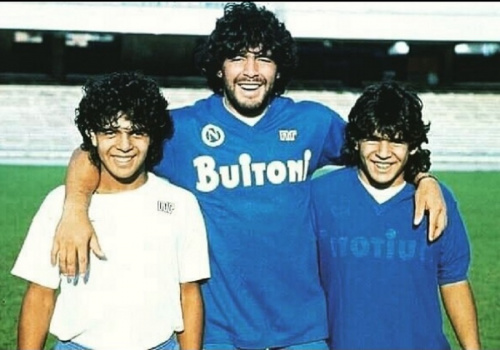 Diego Armando Maradona y hermanos