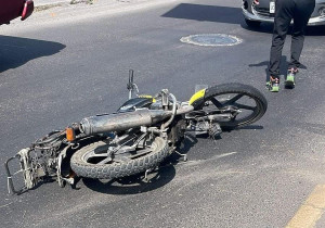 Muere motociclista y su pareja se encuentra grave tras choque en Periférico