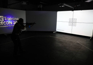 Instalan stand de simulación de tiro virtual en Academia de Policía Municipal
