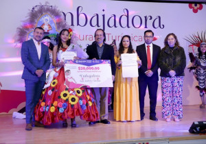 Premia ayuntamiento a la Embajadora Cultural y Turística de San Andrés Cholula 
