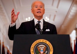 Biden invita a un centenar de países a cumbre por la democracia