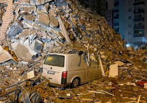 Terremoto que sacude Turquía y Siria y deja más de 2 mil muertos