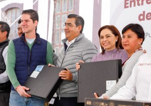 Con entrega de computadoras, SEDIF refuerza trabajo por población vulnerable