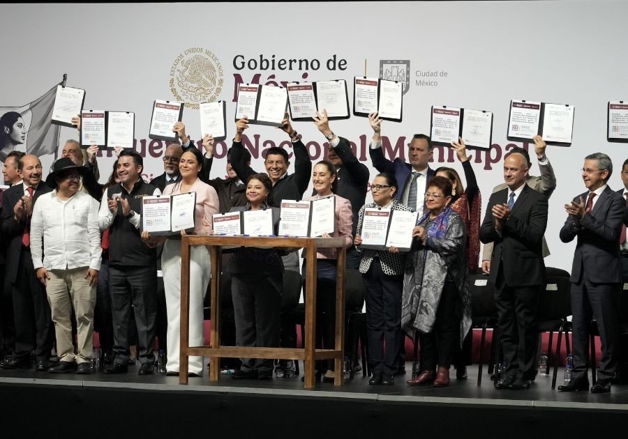 Asiste Chedraui al Primer Encuentro Nacional Municipal con Sheinbaum