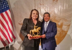 Diputada María Elena serrano recibe el premio Zaragoza Awards 2023