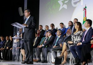 Integrar una cadena de compromiso, servicio y responsabilidad, pide Sergio Salomón al CCE