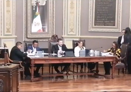 Piden licencia a sus cargos 9 diputados del Congreso de Puebla