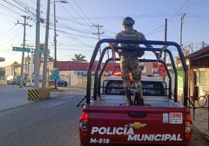 Marinos y policías de San Pedro recuperan camioneta robada en Texmelucan