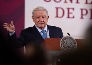 Anuncia López Obrador reunión con Sergio Salomón
