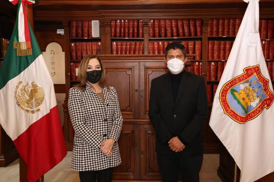 Se reúne alcalde de Puebla con la presidenta del INAI