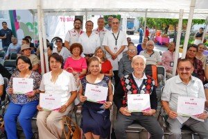 Gradúa DIF Puebla Capital a 44 personas adultas mayores del Taller de Computación