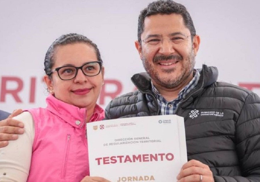 Entrega de escrituras de viviendas de interés social y testamentos