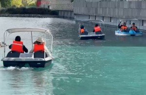 Lago del CIS en Puebla estrena paseos en lancha; promueve convivencia familiar