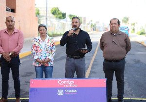 Entrega Ayuntamiento de Puebla rehabilitación vial en San José Chapulco