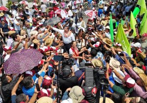 Reciben 25 mil poblanos a Sheinbaum y a Armenta en la campaña ganadora