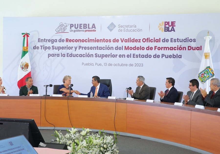 Con entrega de RVOE, gobierno de Puebla impulsa educación superior y garantiza desarrollo académico