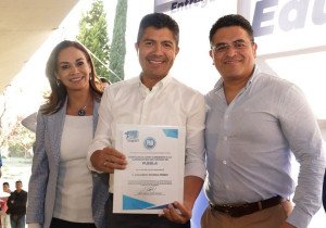 Acción Nacional entregó en acto solemne la constancia de designación a Eduardo Rivera, como virtual candidato oficial a la gubernatura del Estado de Puebla