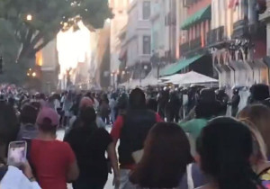 Protesta del 8M acaba en trifulca en Palacio Municipal de Puebla