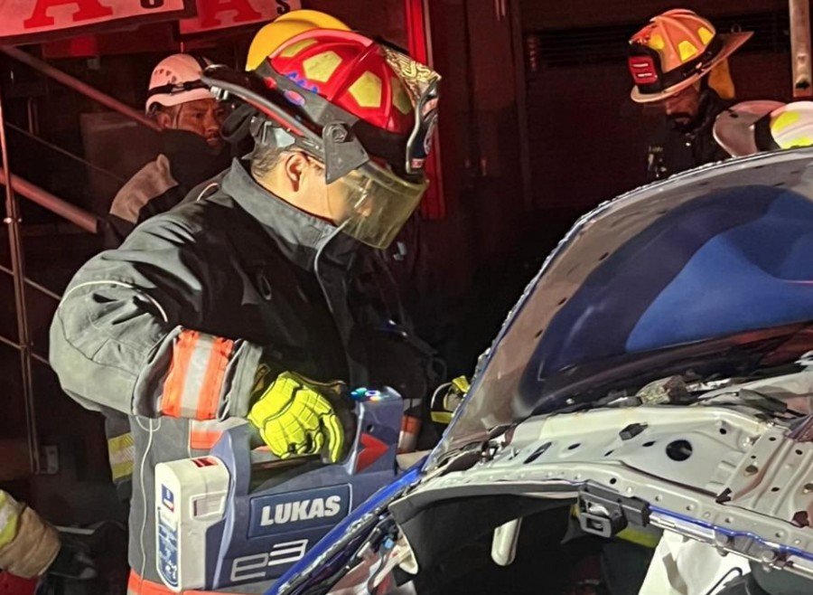 Muere conductor de auto al presuntamente participar en arrancones en Vía Atlixcáyotl
