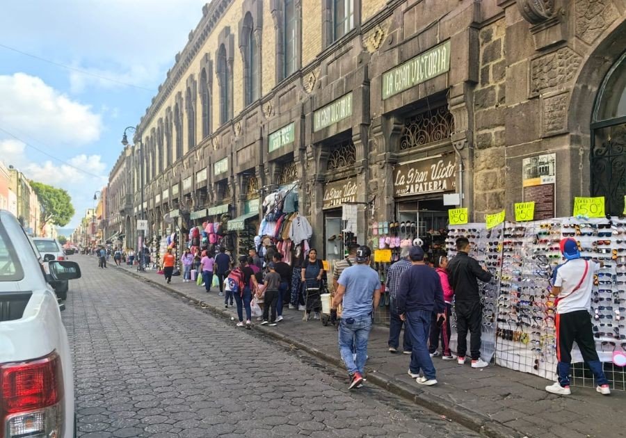 Pide Gobernación a comercio popular liberar el tránsito peatonal