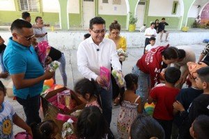 Pável Gaspar y Azucena Rosas refrendan compromiso con la niñez de la Mixteca poblana