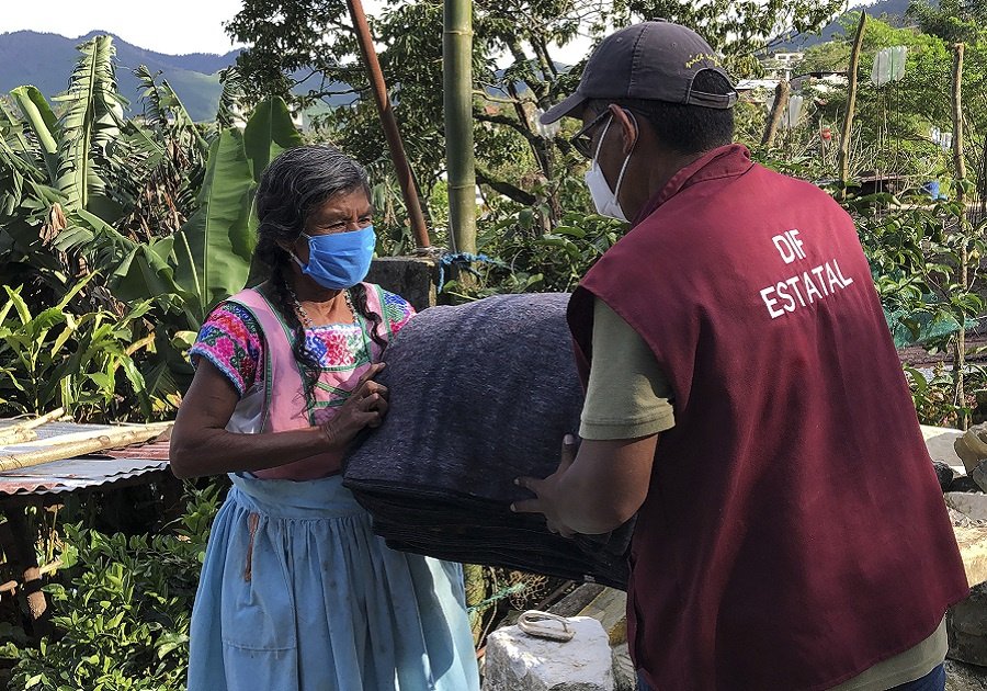 SEDIF atiende a familias de Olintla