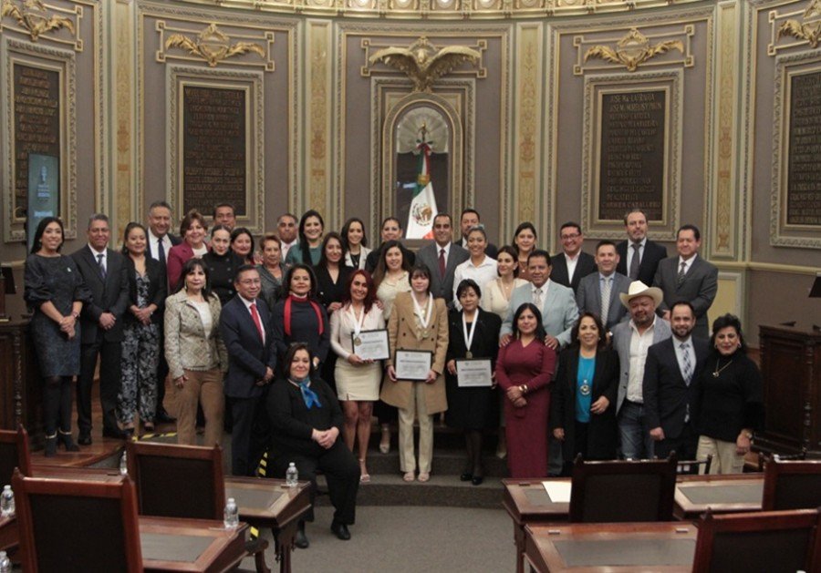 Entrega Congreso del Estado Medalla “Ángeles Espinosa Yglesias”