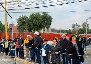 Trabajadores del Poder Judicial bloquean Cámara de Diputados para frenar reforma 