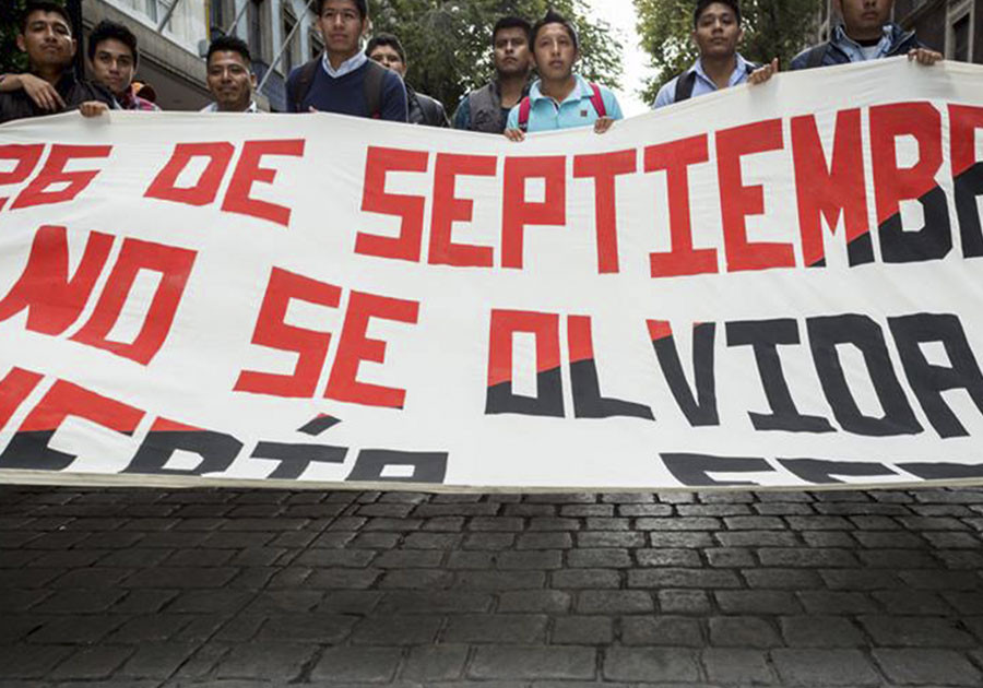 Detienen a 9 policías implicados en desaparición de normalistas de Ayotzinapa