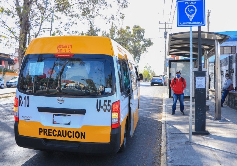 Manos sucias detrás del transporte público