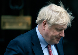 Boris Johnson, un año de promesas incumplidas