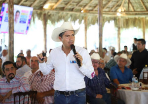 Se compromete Rivera con ganaderos de Xicotepec