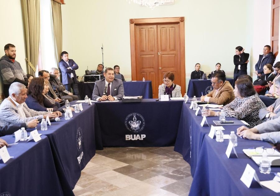 Armenta refrenda compromiso de caminar con la BUAP