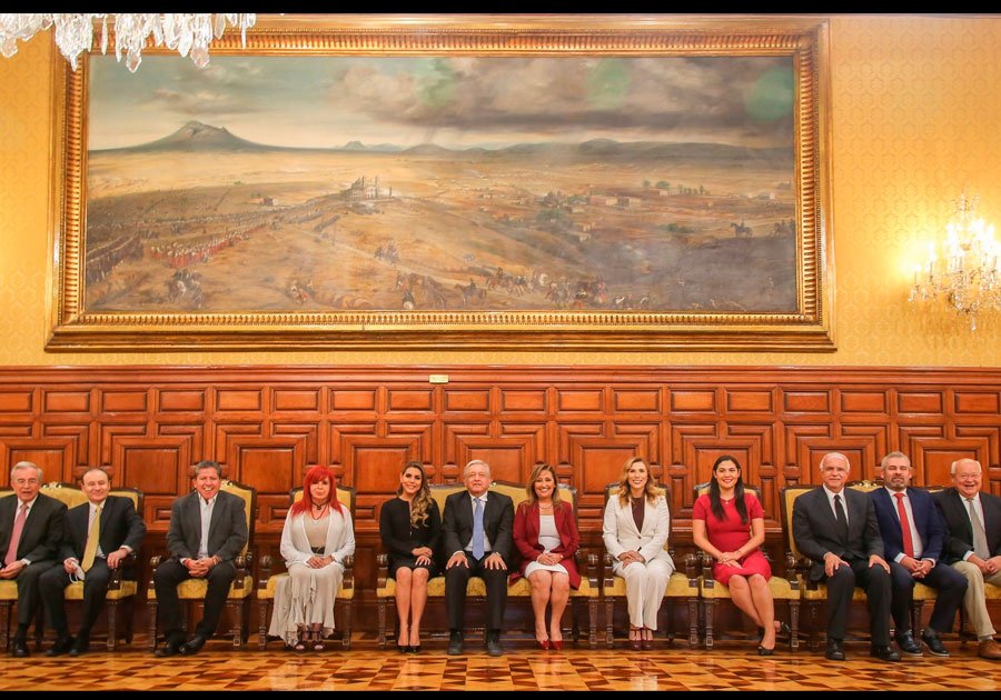 Acuden gobernadores de Morena a Palacio Nacional