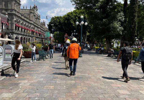 Sacude sismo a Puebla capital; desalojan edificios