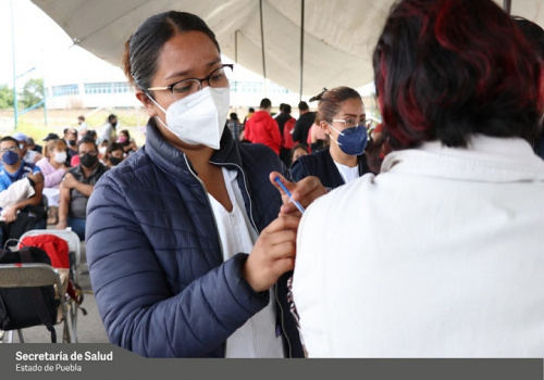 Martes inicia vacunación en zona conurbada, Sierra Norte y Valle de Tehuacán