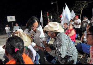Rescatar a Acatlán de atraso de 3 décadas, ofrece Haydée Campos
