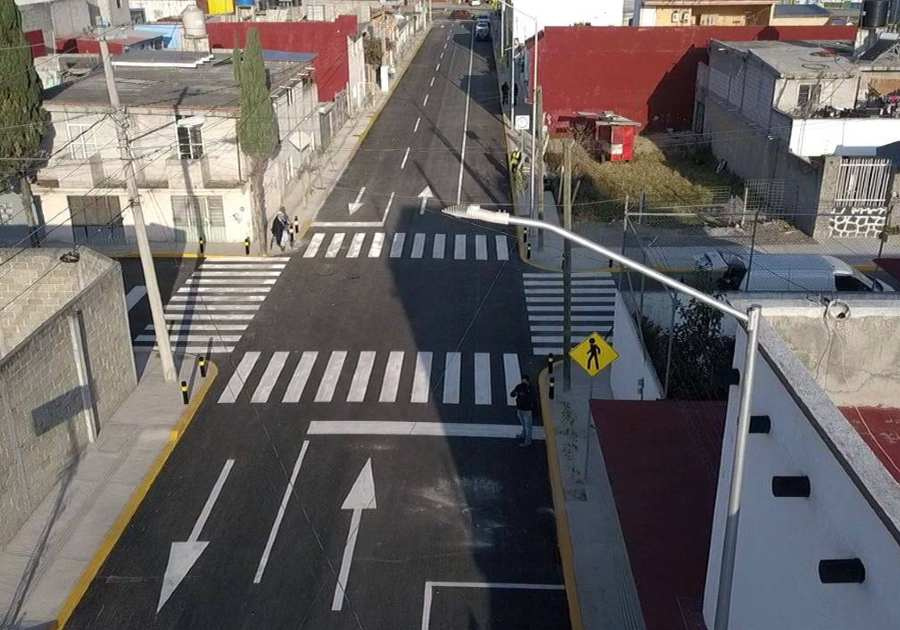 Entregan calle en colonia Santa Catarina Coatepec