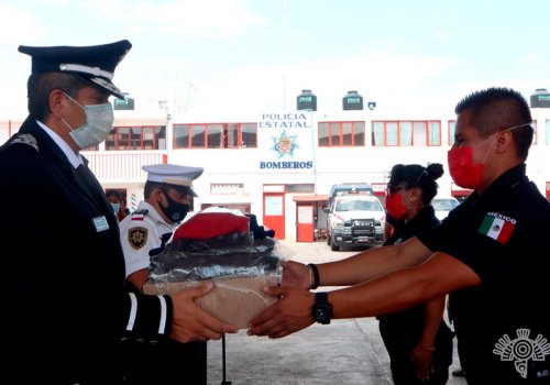 SSP dota de uniformes a policías y bomberos