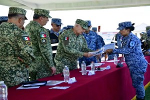 Secretario de la Defensa Nacional pasa revista al Agrupamiento Aéreo del Desfile del 16 de septiembre