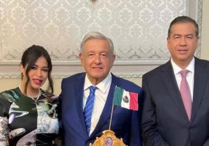 Esposa de Mejía Berdeja carga contra AMLO luego de sus dichos