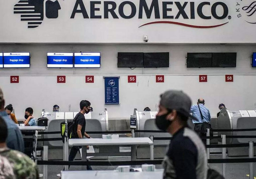 Aeroméxico pide rescindir contratos de pilotos y sobrecargos