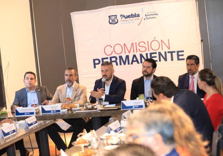 Encabeza alcalde de Puebla sesión de la Comisión Permanente