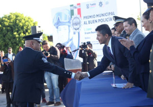 Condecora Ayuntamiento de Puebla a 9 policías destacados