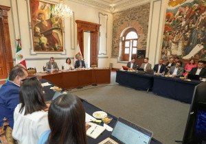 Sigue entrega-recepción en Ayuntamiento de Puebla