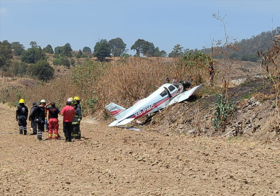 Deja dos heridos caída de avioneta en San Pedro Colula