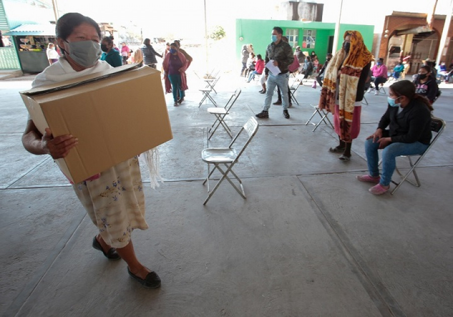 Reparte SEDIF paquetes alimentarios en Xochitlán Todos Santos