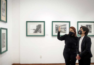 Inaugura Lilia Cedillo la exposición Adalberto Luyando, legado fotográfico